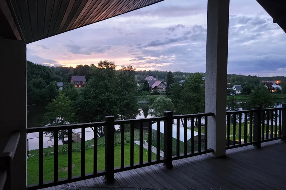 Террасная доска: полное описание материала, виды, характеристики, монтаж и уход